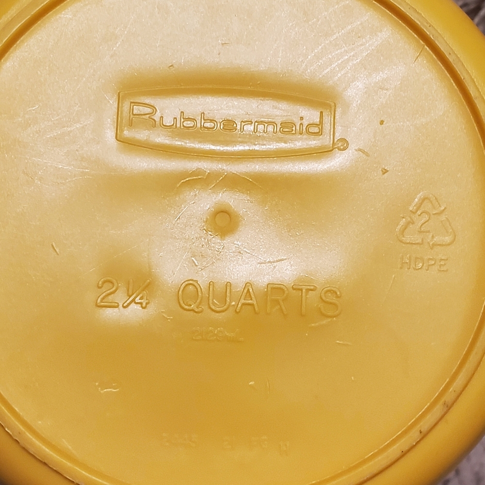 70s Vintage Rubbermaid 2440 Classic 2 1/4 Quart Harvest Gold Pitcher w/White Lid - Picture 7 of 7
